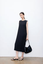 画像をギャラリービューアに読み込む, Mirna Sleeveless Round Neck Dress
