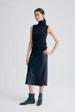 Cargar imagen en el visor de la galería, Edith Turtleneck Sleeveless Knit Vest
