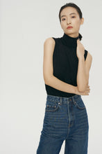 Cargar imagen en el visor de la galería, Edith Turtleneck Sleeveless Knit Vest
