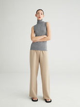 Cargar imagen en el visor de la galería, Edith Turtleneck Sleeveless Knit Vest
