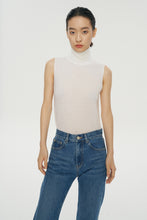 Cargar imagen en el visor de la galería, Edith Turtleneck Sleeveless Knit Vest
