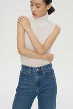 Cargar imagen en el visor de la galería, Edith Turtleneck Sleeveless Knit Vest
