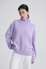 Cargar imagen en el visor de la galería, Phoebe Oversized Turtleneck Sweater
