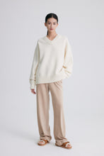 Load image into Gallery viewer, Davion Premium Pure Cashmere V-Neck Sweater — The Geometry of Quiet Strength
