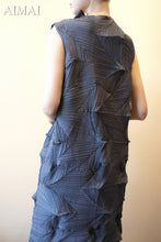 Cargar imagen en el visor de la galería, Cone Shadow Structured Dress
