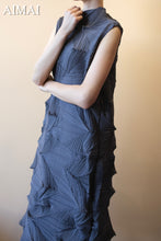 Cargar imagen en el visor de la galería, Cone Shadow Structured Dress
