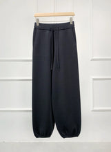Cargar imagen en el visor de la galería, Milano Premier Merino Set – Sweater &amp; Pants

