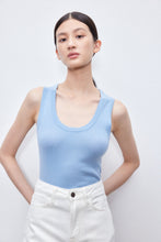 Charger l&#39;image dans la galerie, Marina Extra Fine Merino U-Neck Tank — Elevated Comfort for Every Season
