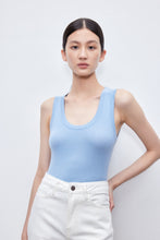 Charger l&#39;image dans la galerie, Marina Extra Fine Merino U-Neck Tank — Elevated Comfort for Every Season
