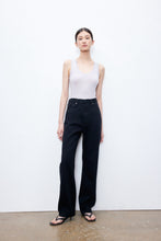 Charger l&#39;image dans la galerie, Marina Extra Fine Merino U-Neck Tank — Elevated Comfort for Every Season
