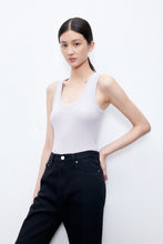 Charger l&#39;image dans la galerie, Marina Extra Fine Merino U-Neck Tank — Elevated Comfort for Every Season
