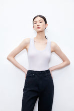 Charger l&#39;image dans la galerie, Marina Extra Fine Merino U-Neck Tank — Elevated Comfort for Every Season
