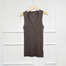 Charger l&#39;image dans la galerie, Marina Extra Fine Merino U-Neck Tank — Elevated Comfort for Every Season
