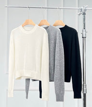 Cargar imagen en el visor de la galería, Élise Kow Premier Pure Cashmere Crewneck Sweater

