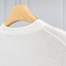 Cargar imagen en el visor de la galería, Élise Kow Premier Pure Cashmere Crewneck Sweater

