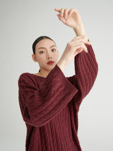 画像をギャラリービューアに読み込む, Arshan Cable Knit Cashmere Sweater
