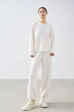 Cargar imagen en el visor de la galería, Milano Premier Merino Set – Sweater &amp; Pants
