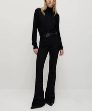 Charger l&#39;image dans la galerie, Kate Premier Cashmere Merino Wool Turtleneck Sweater

