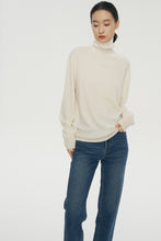Charger l&#39;image dans la galerie, Kate Premier Cashmere Merino Wool Turtleneck Sweater
