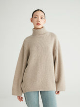 Charger l&#39;image dans la galerie, Cambridge Wool-Cashmere Oversized Turtleneck Sweater
