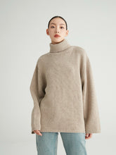 Charger l&#39;image dans la galerie, Cambridge Wool-Cashmere Oversized Turtleneck Sweater

