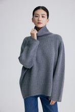 Charger l&#39;image dans la galerie, Cambridge Wool-Cashmere Oversized Turtleneck Sweater
