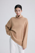 Charger l&#39;image dans la galerie, Cambridge Wool-Cashmere Oversized Turtleneck Sweater
