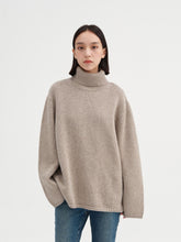 Charger l&#39;image dans la galerie, Cambridge Wool-Cashmere Oversized Turtleneck Sweater
