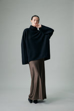 Charger l&#39;image dans la galerie, Cambridge Wool-Cashmere Oversized Turtleneck Sweater
