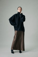 Charger l&#39;image dans la galerie, Cambridge Wool-Cashmere Oversized Turtleneck Sweater
