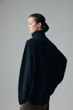 Charger l&#39;image dans la galerie, Cambridge Wool-Cashmere Oversized Turtleneck Sweater
