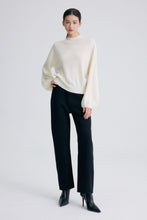 Charger l&#39;image dans la galerie, Chloe Cashmere Mock Neck Sweater with Lantern Sleeves
