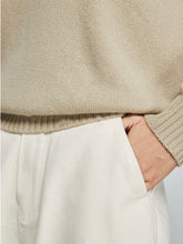 画像をギャラリービューアに読み込む, Madeline Wool and Cashmere Round Neck Sweater
