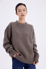 Cargar imagen en el visor de la galería, Ophelia Round Neck Heavyweight Premier Merino Wool Sweater
