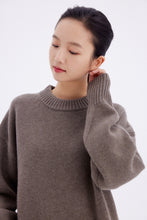 Cargar imagen en el visor de la galería, Ophelia Round Neck Heavyweight Premier Merino Wool Sweater

