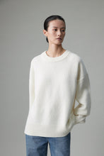 Cargar imagen en el visor de la galería, Ophelia Round Neck Heavyweight Premier Merino Wool Sweater
