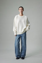 Cargar imagen en el visor de la galería, Ophelia Round Neck Heavyweight Premier Merino Wool Sweater
