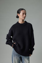 Cargar imagen en el visor de la galería, Ophelia Round Neck Heavyweight Premier Merino Wool Sweater
