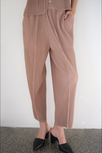 Load image into Gallery viewer, ÀIMAI LIN Trousers
