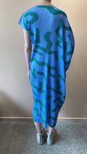 Load image into Gallery viewer, Goffer Irregular Abstract Dress
