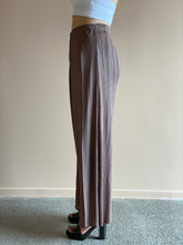 Load image into Gallery viewer, Goffer Mia Wide Leg Trousers
