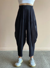 Load image into Gallery viewer, Goffer Tapered Legs Trousers

