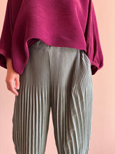 Load image into Gallery viewer, Goffer Balloon Cropped Trousers
