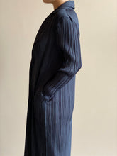 Cargar imagen en el visor de la galería, Goffer Camus Light Coat
