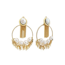 Load image into Gallery viewer, Segre Clip Pearl Earrings
