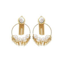 Load image into Gallery viewer, Segre Clip Pearl Earrings
