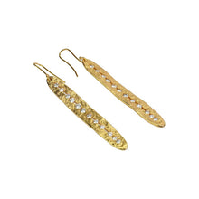 画像をギャラリービューアに読み込む, Gold Peas Diamond Embellished Earrings
