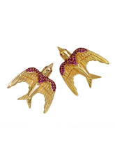 Charger l&#39;image dans la galerie, Auden Natural Zircon Inlaid Flying Swallow Clip Earring
