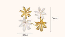 Charger l&#39;image dans la galerie, Double White Orchid Earrings
