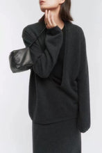 将图片加载到图库查看器，Mesa Classic Premier Cashmere U-Neck Sweater
